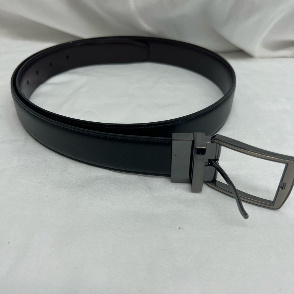 Men’s black and dark brown reversible genuine leather belt.